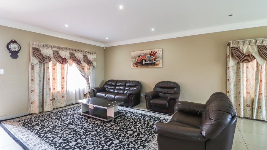 4 Bedroom Property for Sale in Heuwelsig Free State